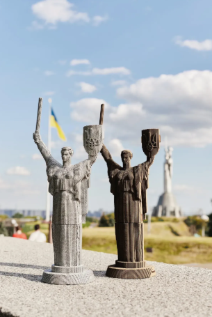 Картонний конструктор "Cartonic 3D Puzzle MOTHER UKRAINE" Батьківщина-Мати (Україна) 4820191133921 фото